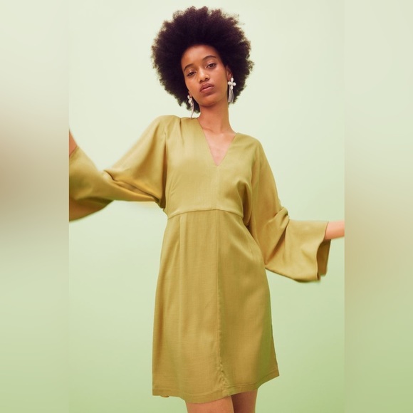 H&M Wide-Sleeved Dress - Picture 1 of 4